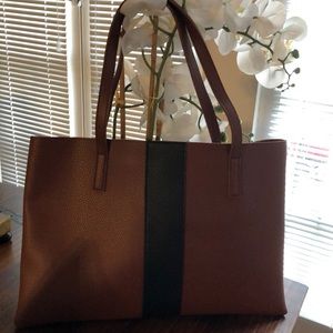 🌸Vince Camuto Vegan Leather Luck Tote